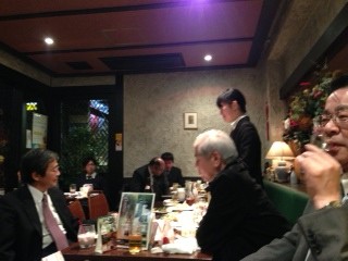 新入社員の菅野さん、ドキドキしながら立派にあいさつできました。